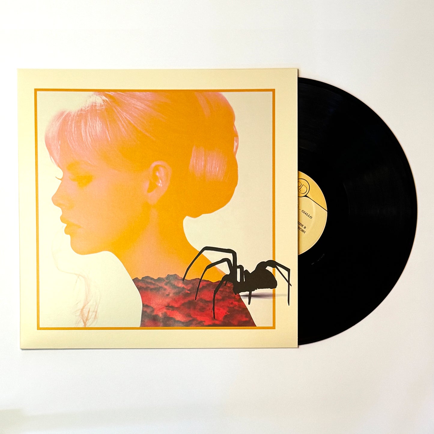 Romantic Dividends – GIALLO